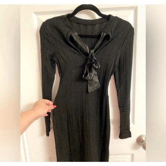 Black Sweater Dress Back Bow Detail Mini Length Size XS  Band Of The Free - Picture 7 of 8